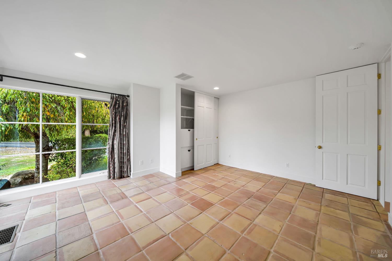 Detail Gallery Image 21 of 47 For 1041 Las Amigas Rd, Napa,  CA 94559 - 4 Beds | 3/2 Baths