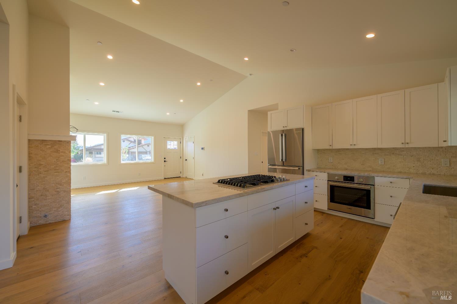 Detail Gallery Image 4 of 56 For 8388 Paradise Lagoon Dr, Lucerne,  CA 95458 - 3 Beds | 3 Baths