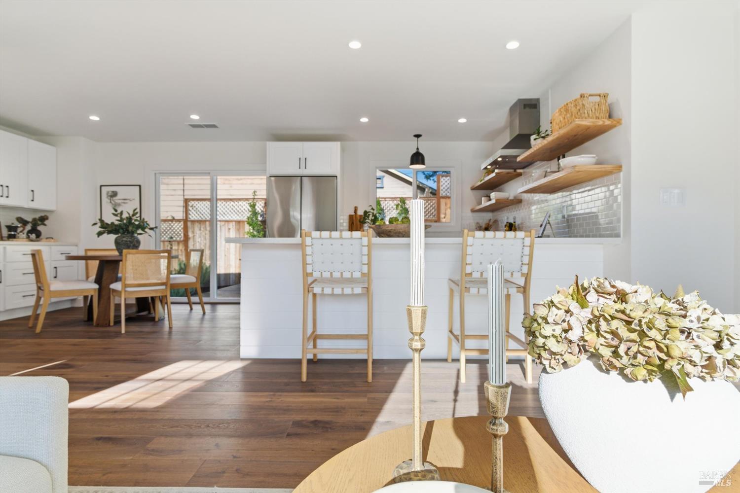 Detail Gallery Image 3 of 25 For 4 George Ter, Petaluma,  CA 94952 - 2 Beds | 1/1 Baths