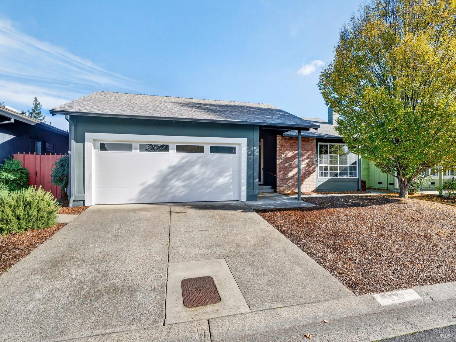 Detail Gallery Image 14 of 58 For 330 Orchard St, Healdsburg,  CA 95448 - 2 Beds | 2 Baths