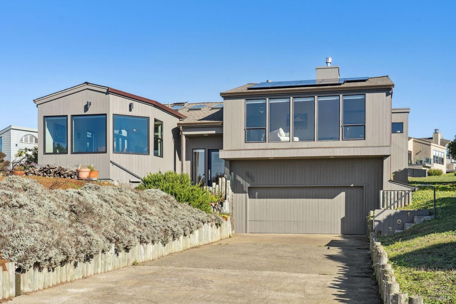 Detail Gallery Image 2 of 49 For 301 Sanderling Ct, Bodega Bay,  CA 94923 - 3 Beds | 2 Baths