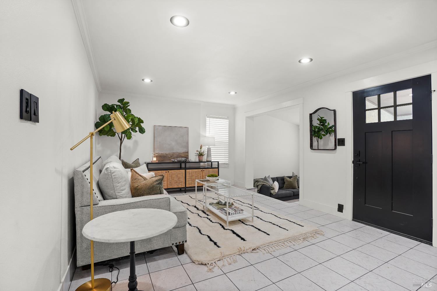 Detail Gallery Image 3 of 54 For 370 Clara St, Oakland,  CA 94603 - 5 Beds | 3 Baths