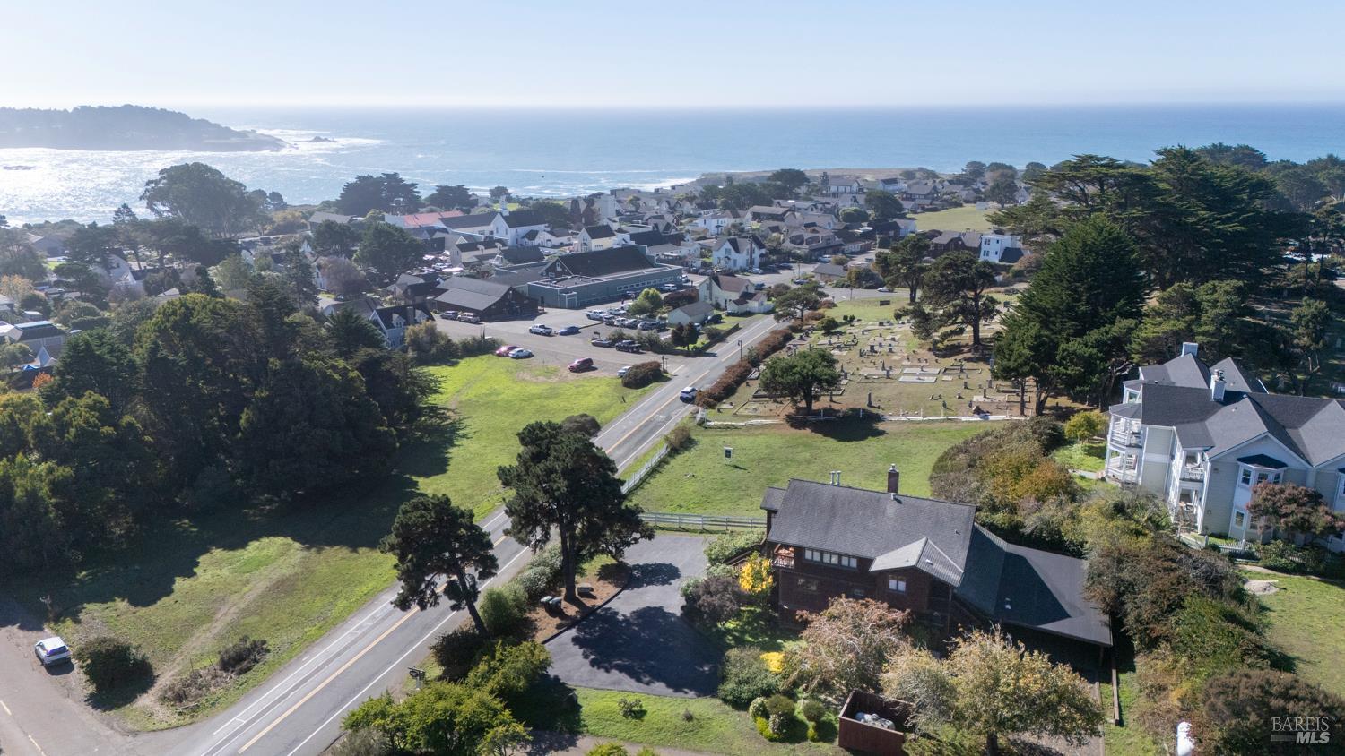 Detail Gallery Image 4 of 68 For 44920 Little Lake Rd, Mendocino,  CA 95460 - 4 Beds | 3 Baths