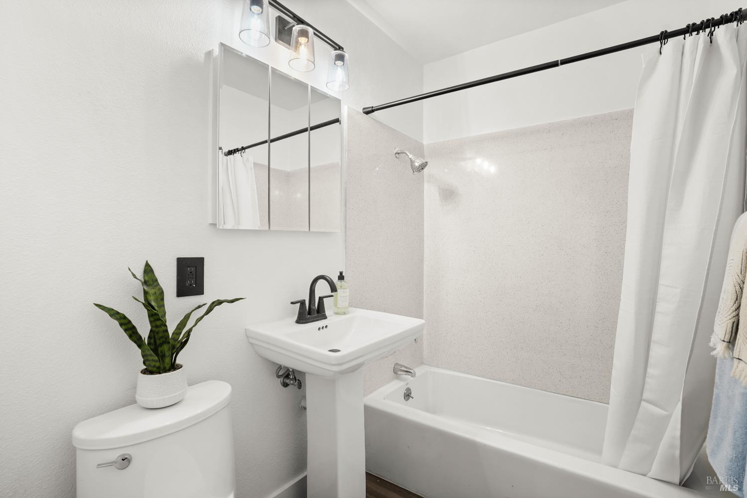 Detail Gallery Image 34 of 54 For 370 Clara St, Oakland,  CA 94603 - 5 Beds | 3 Baths