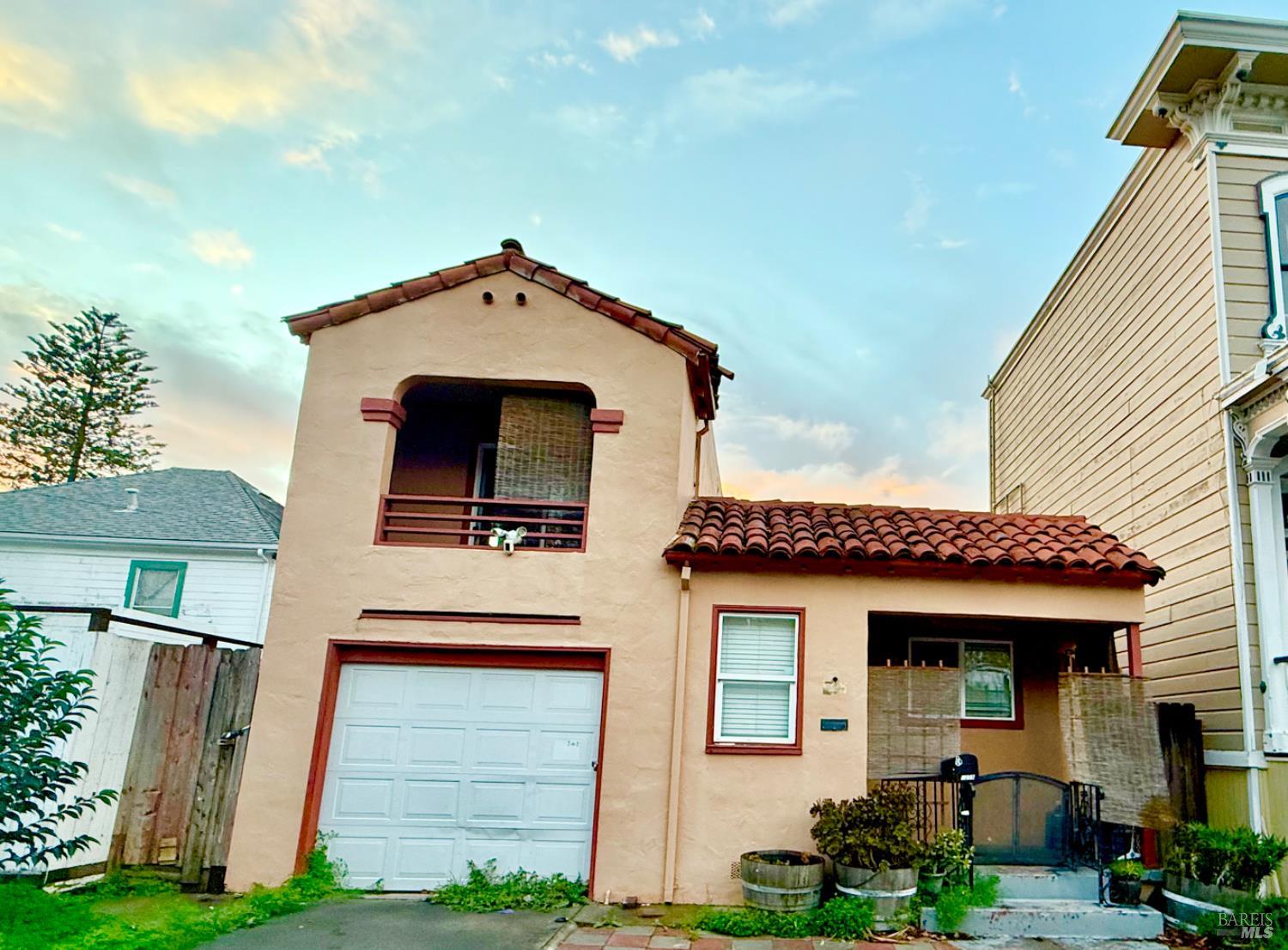 Detail Gallery Image 2 of 17 For 1209 Sacramento St, Vallejo,  CA 94590 - 3 Beds | 2 Baths