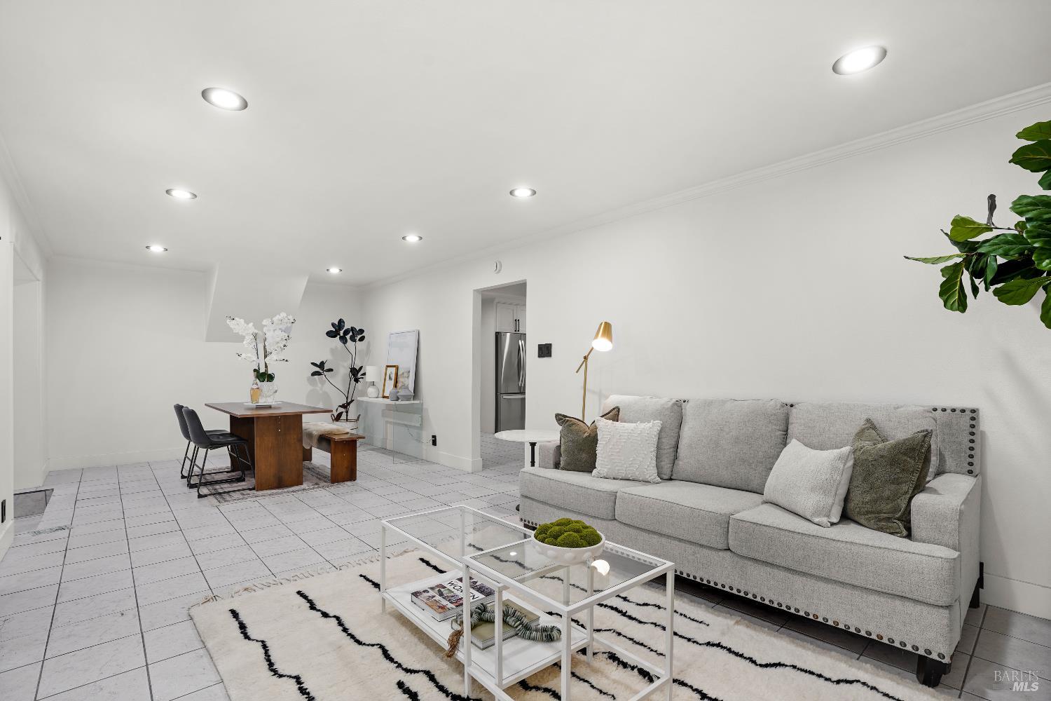 Detail Gallery Image 4 of 54 For 370 Clara St, Oakland,  CA 94603 - 5 Beds | 3 Baths