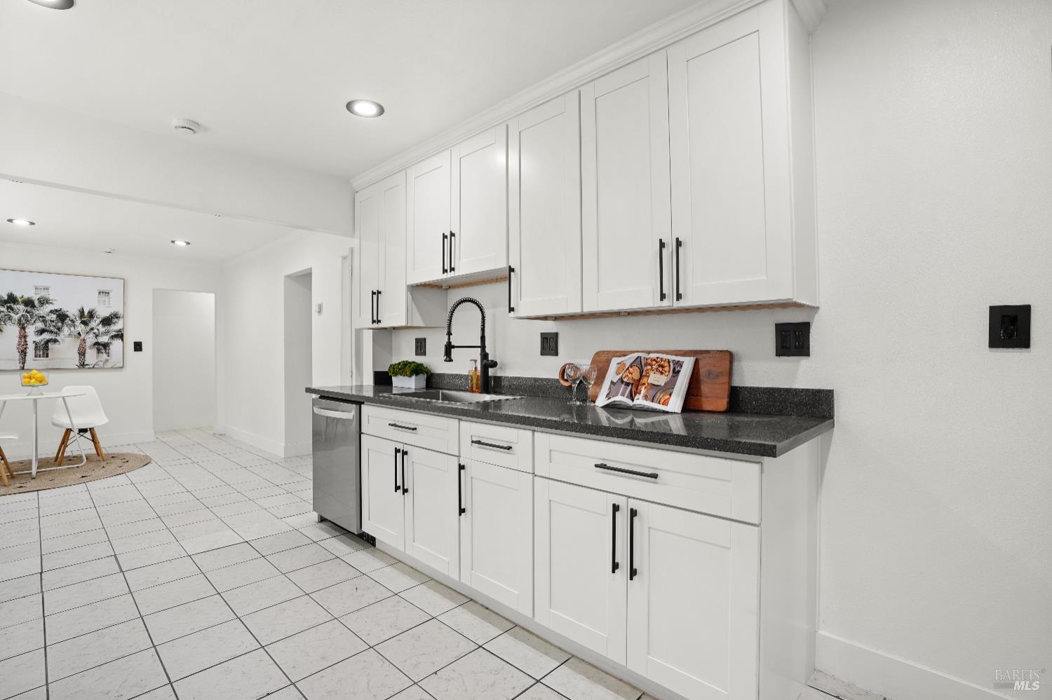 Detail Gallery Image 12 of 54 For 370 Clara St, Oakland,  CA 94603 - 5 Beds | 3 Baths