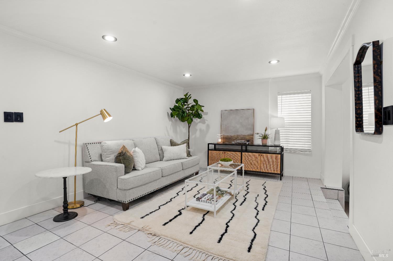 Detail Gallery Image 2 of 54 For 370 Clara St, Oakland,  CA 94603 - 5 Beds | 3 Baths