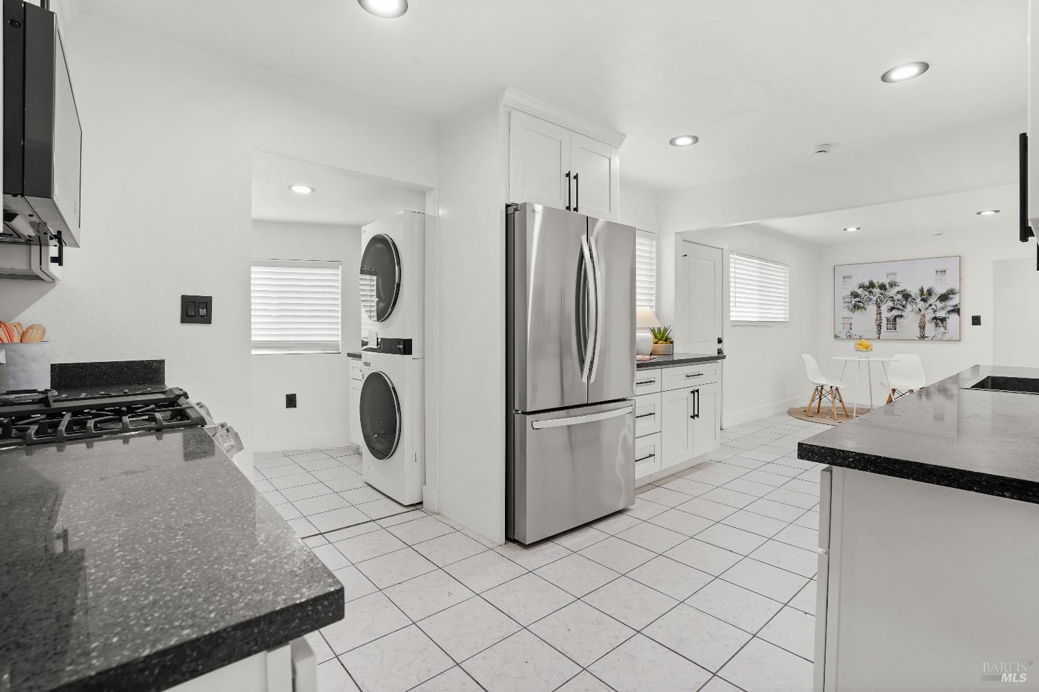 Detail Gallery Image 11 of 54 For 370 Clara St, Oakland,  CA 94603 - 5 Beds | 3 Baths