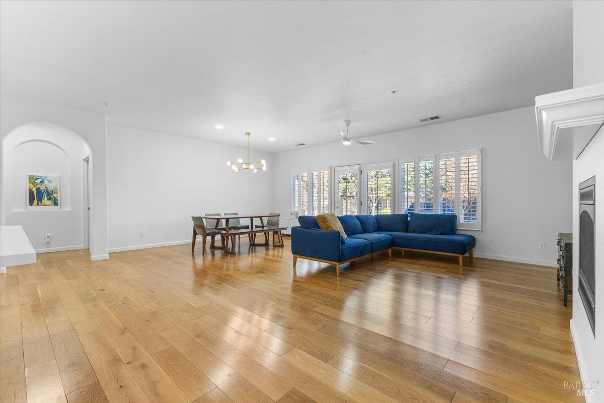 Detail Gallery Image 9 of 36 For 302 Laurel Ct, Cloverdale,  CA 95425 - 2 Beds | 2 Baths