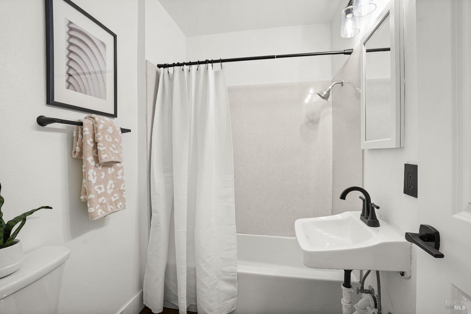 Detail Gallery Image 30 of 54 For 370 Clara St, Oakland,  CA 94603 - 5 Beds | 3 Baths