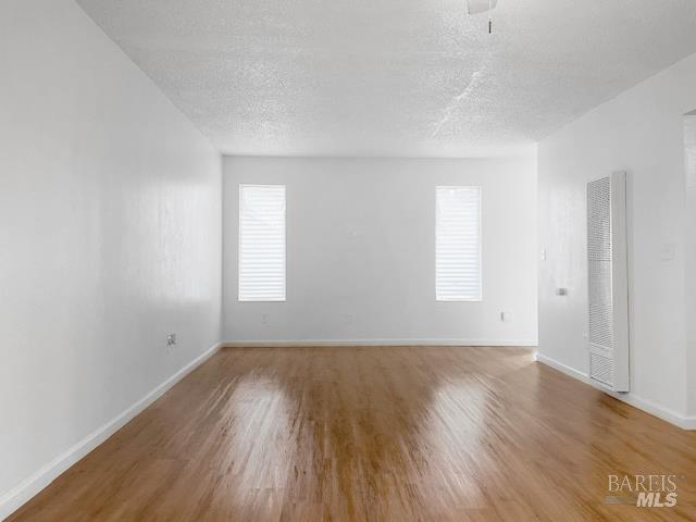 Detail Gallery Image 3 of 32 For 217 Del Luz Ct, Fairfield,  CA 94533 - 3 Beds | 1/1 Baths