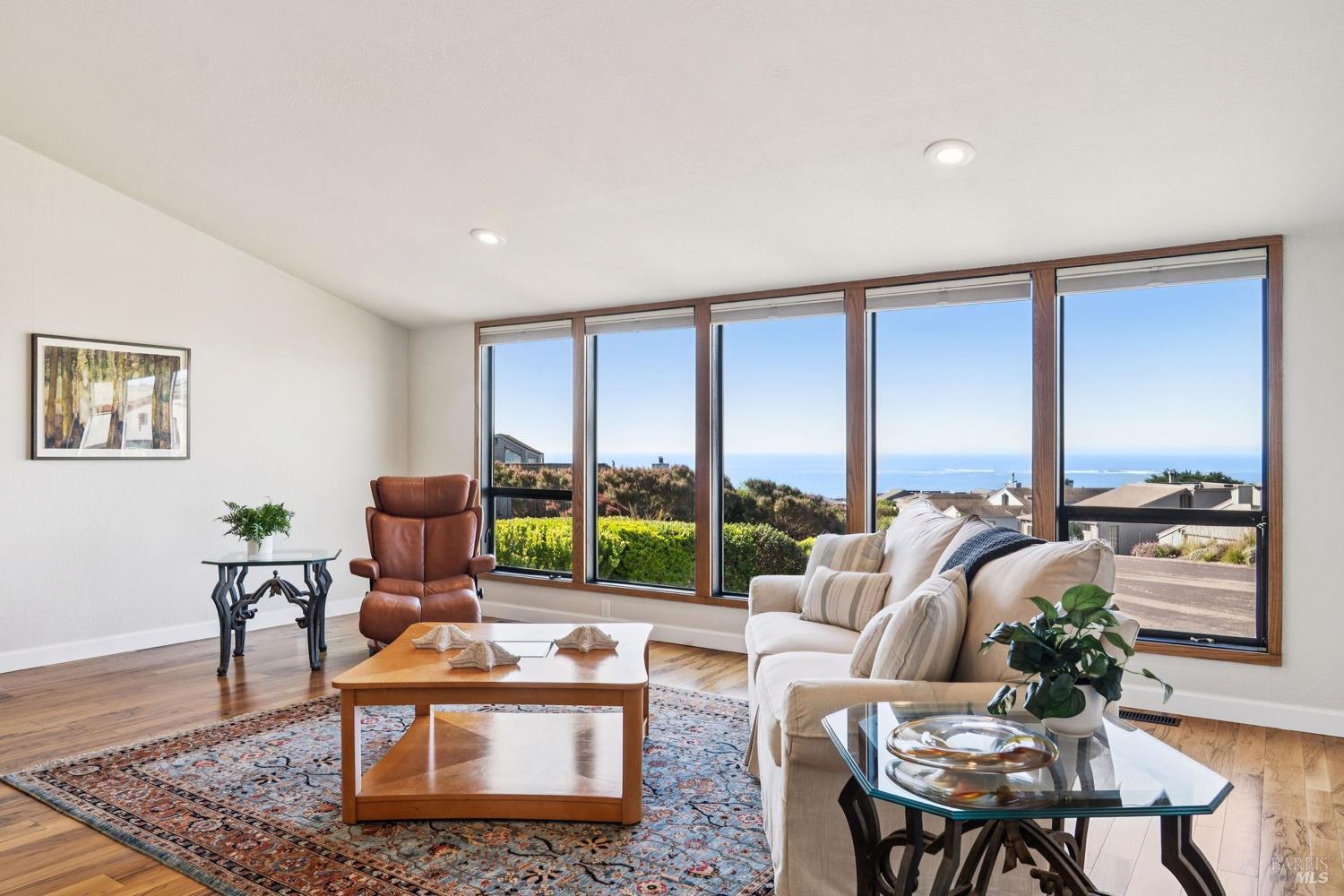 Detail Gallery Image 13 of 49 For 301 Sanderling Ct, Bodega Bay,  CA 94923 - 3 Beds | 2 Baths