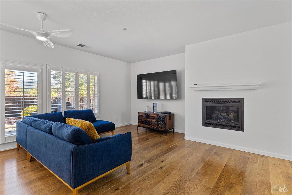 Detail Gallery Image 8 of 36 For 302 Laurel Ct, Cloverdale,  CA 95425 - 2 Beds | 2 Baths