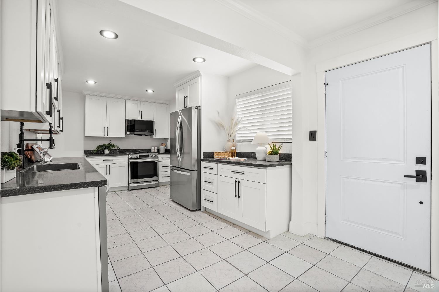 Detail Gallery Image 19 of 54 For 370 Clara St, Oakland,  CA 94603 - 5 Beds | 3 Baths