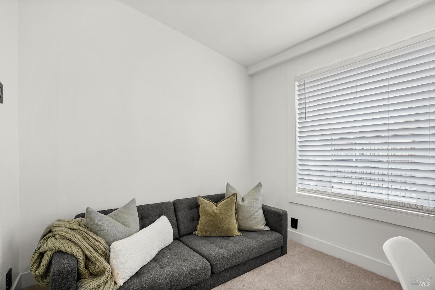 Detail Gallery Image 5 of 54 For 370 Clara St, Oakland,  CA 94603 - 5 Beds | 3 Baths