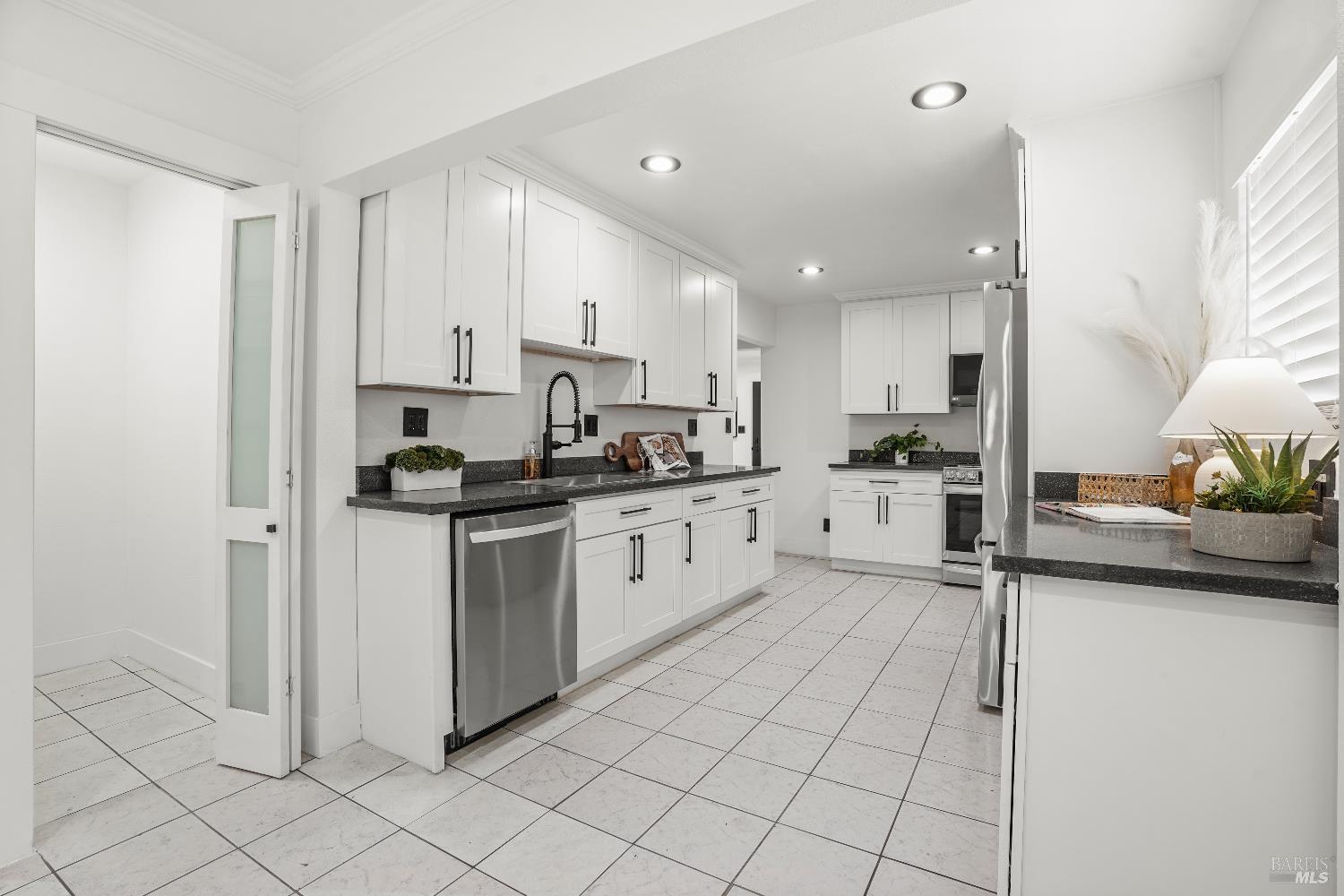 Detail Gallery Image 18 of 54 For 370 Clara St, Oakland,  CA 94603 - 5 Beds | 3 Baths