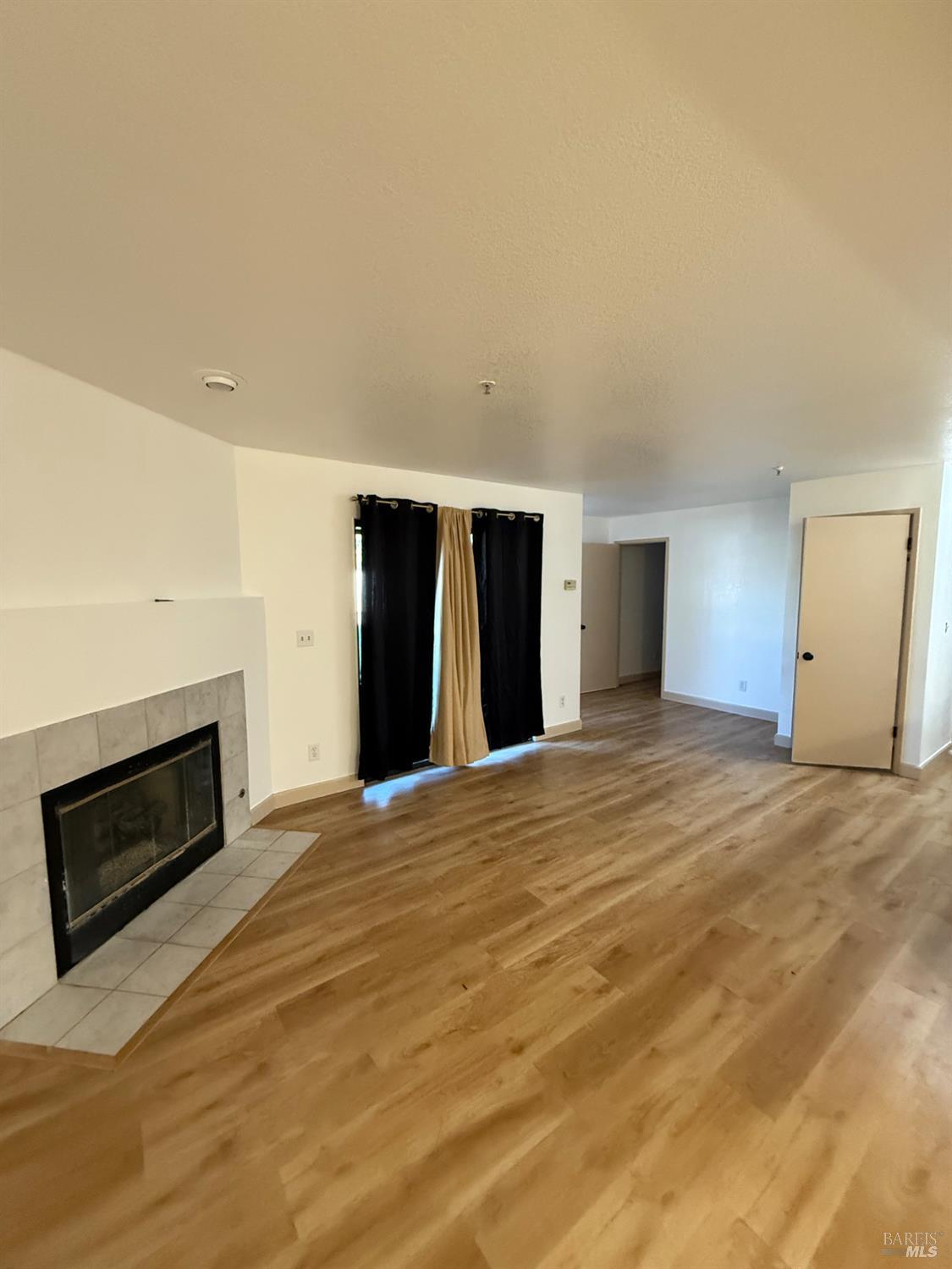 Detail Gallery Image 3 of 28 For 136 Sea Crest Cir, Vallejo,  CA 94590 - 2 Beds | 1 Baths