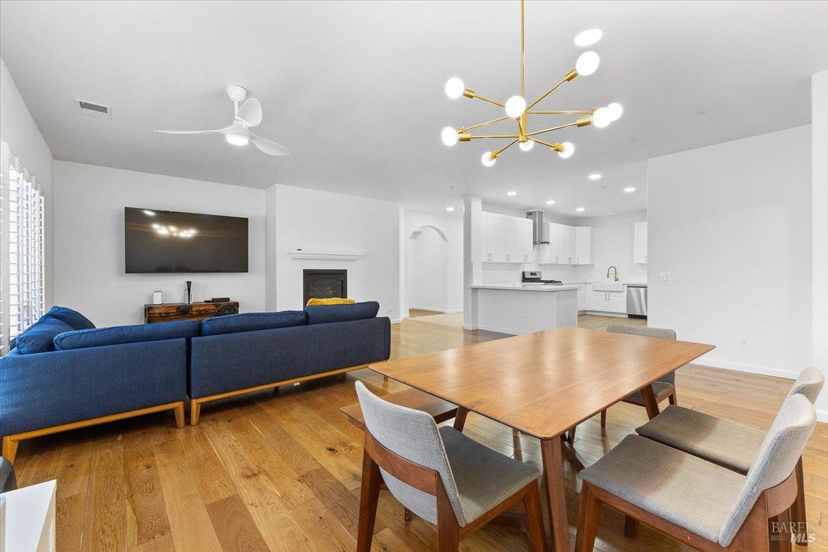 Detail Gallery Image 10 of 36 For 302 Laurel Ct, Cloverdale,  CA 95425 - 2 Beds | 2 Baths