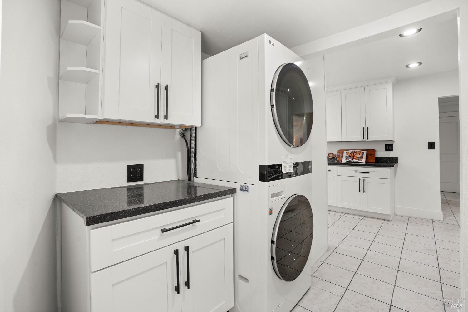 Detail Gallery Image 14 of 54 For 370 Clara St, Oakland,  CA 94603 - 5 Beds | 3 Baths