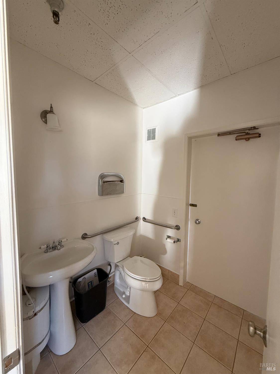 Detail Gallery Image 7 of 12 For 980 Magnolia Ave #8,  Larkspur,  CA 94939 - – Beds | – Baths