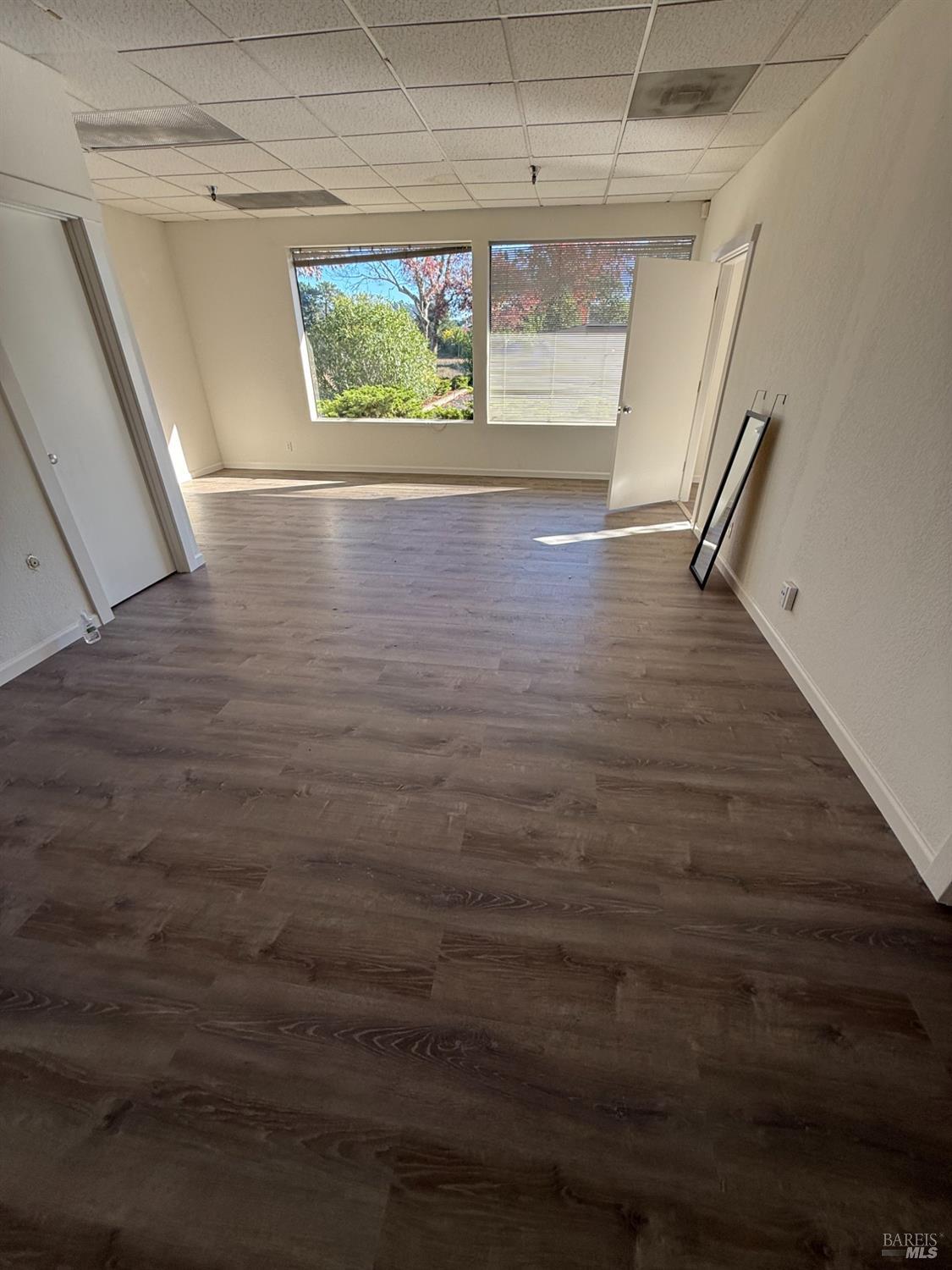 Detail Gallery Image 9 of 12 For 980 Magnolia Ave #8,  Larkspur,  CA 94939 - – Beds | – Baths