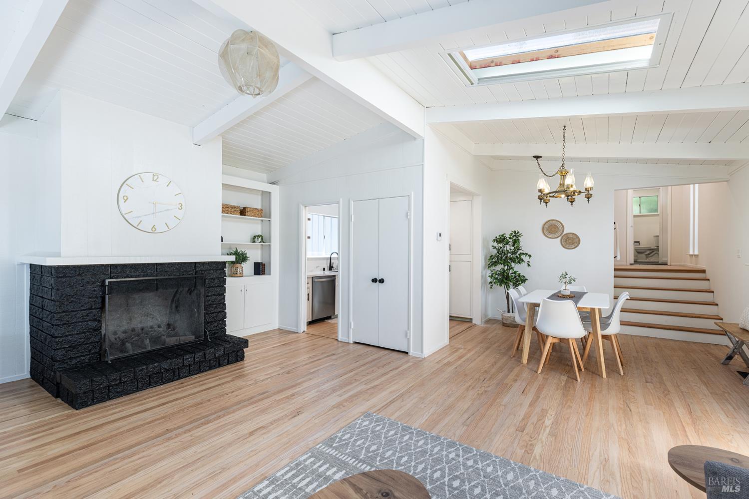 Detail Gallery Image 5 of 19 For 157 Homestead Blvd, Mill Valley,  CA 94941 - 2 Beds | 1 Baths