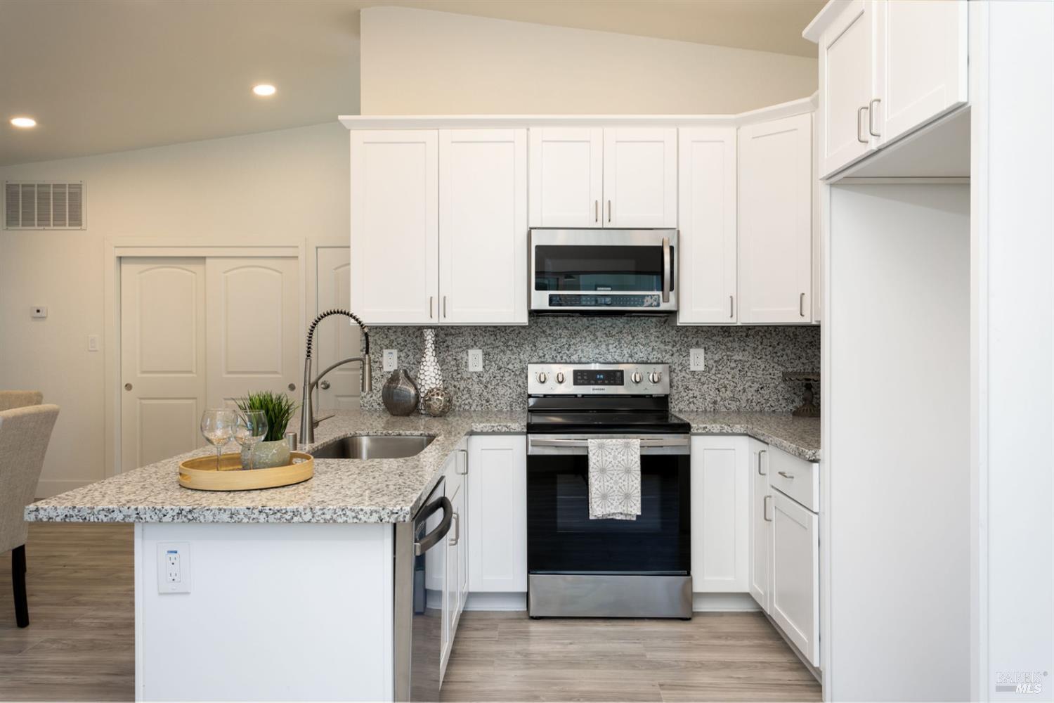 Detail Gallery Image 11 of 29 For 142 Anita Ct, Vacaville,  CA 95688 - 3 Beds | 2 Baths