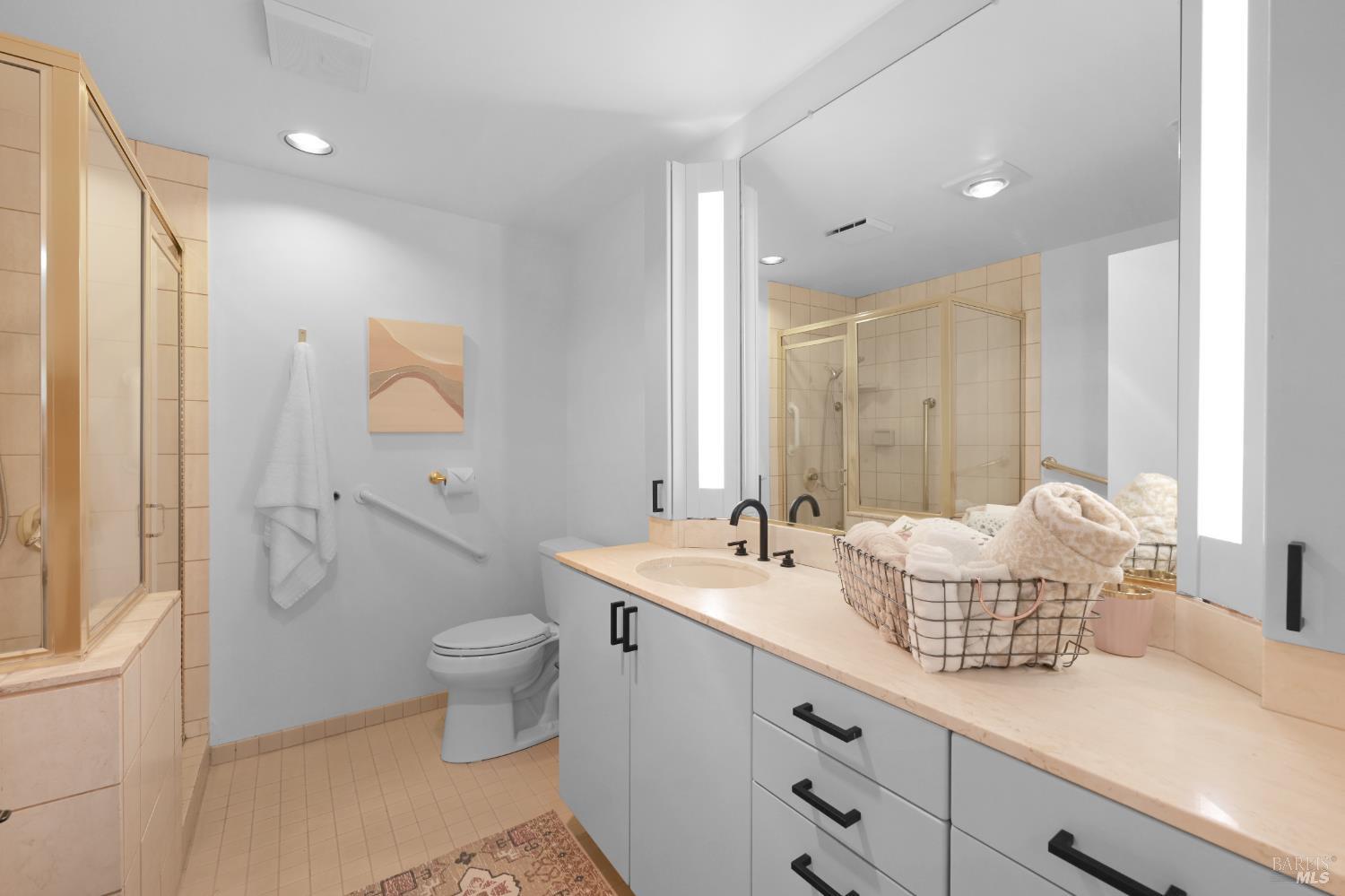 Detail Gallery Image 13 of 28 For 200 Deer Valley Rd 1c,  San Rafael,  CA 94903 - 1 Beds | 1/1 Baths