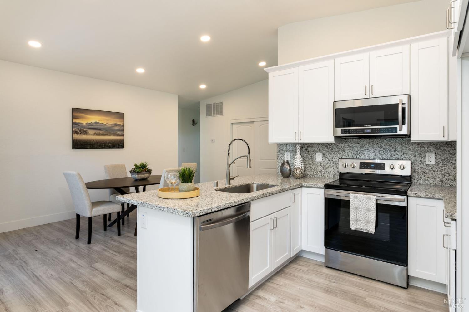 Detail Gallery Image 9 of 29 For 142 Anita Ct, Vacaville,  CA 95688 - 3 Beds | 2 Baths