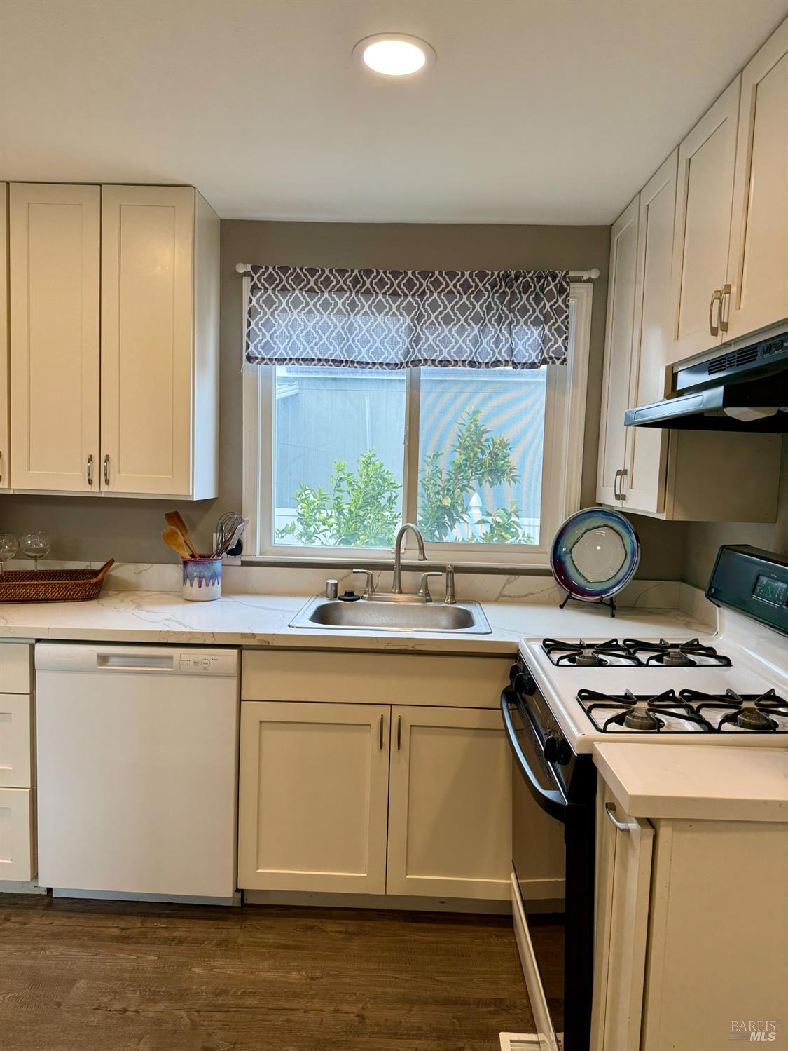 Detail Gallery Image 11 of 38 For 133 Calle Chapultepec Unkn, Vacaville,  CA 95687 - 2 Beds | 2 Baths