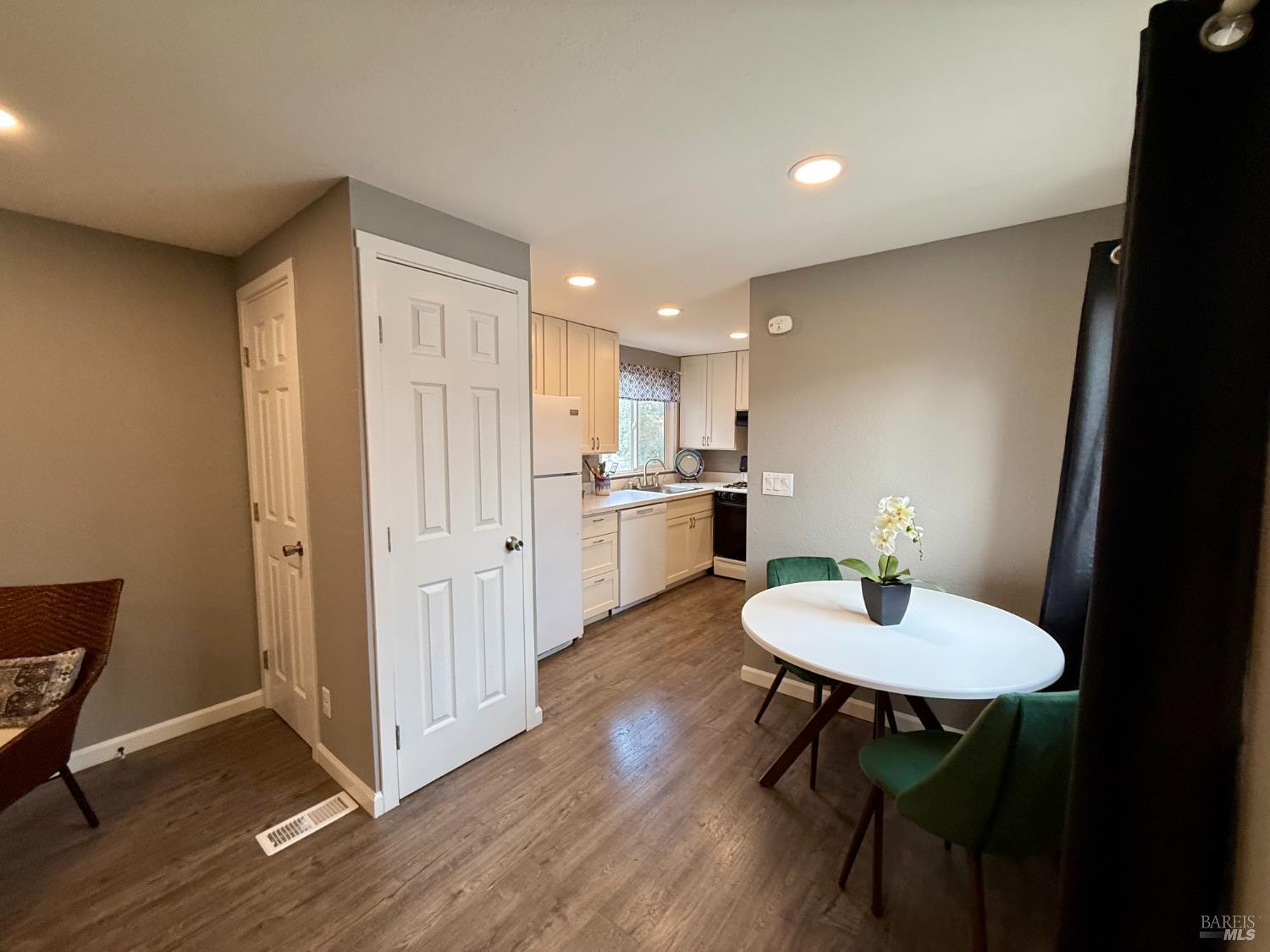 Detail Gallery Image 8 of 38 For 133 Calle Chapultepec Unkn, Vacaville,  CA 95687 - 2 Beds | 2 Baths