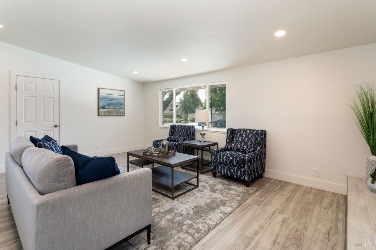 Detail Gallery Image 7 of 29 For 142 Anita Ct, Vacaville,  CA 95688 - 3 Beds | 2 Baths