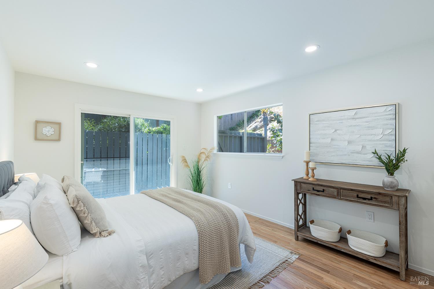 Detail Gallery Image 10 of 19 For 157 Homestead Blvd, Mill Valley,  CA 94941 - 2 Beds | 1 Baths