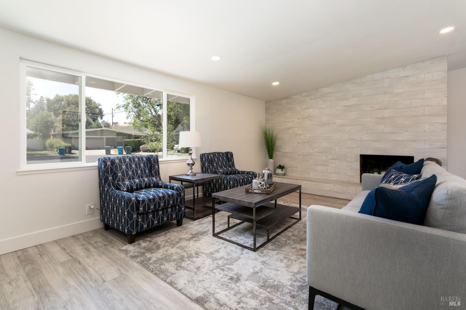 Detail Gallery Image 5 of 29 For 142 Anita Ct, Vacaville,  CA 95688 - 3 Beds | 2 Baths