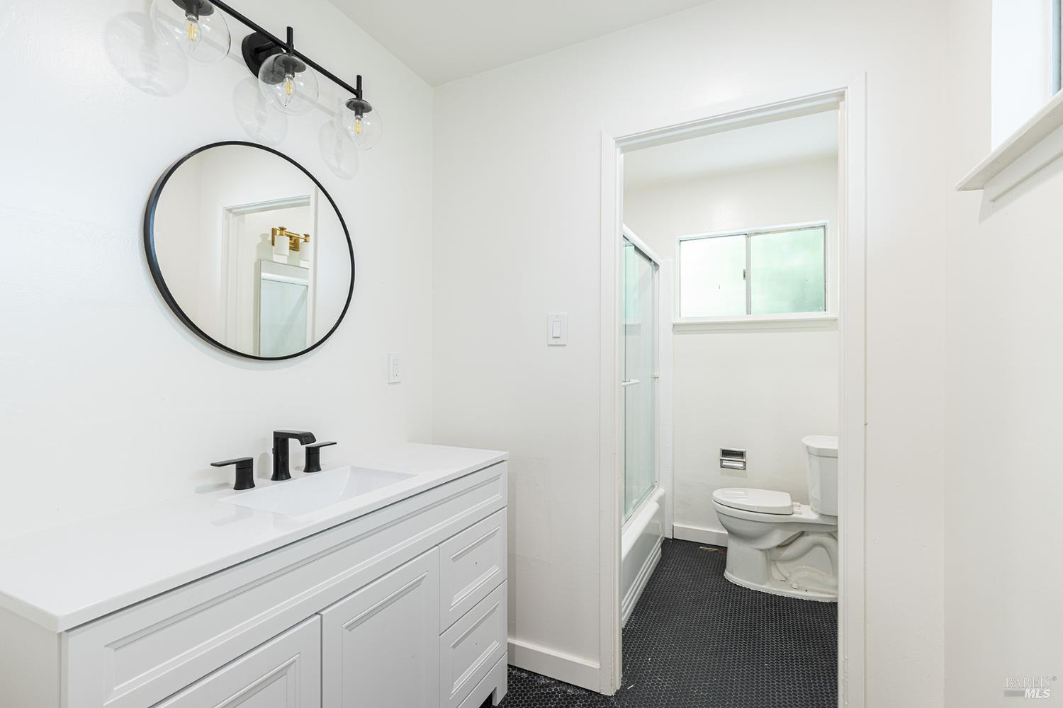 Detail Gallery Image 11 of 19 For 157 Homestead Blvd, Mill Valley,  CA 94941 - 2 Beds | 1 Baths