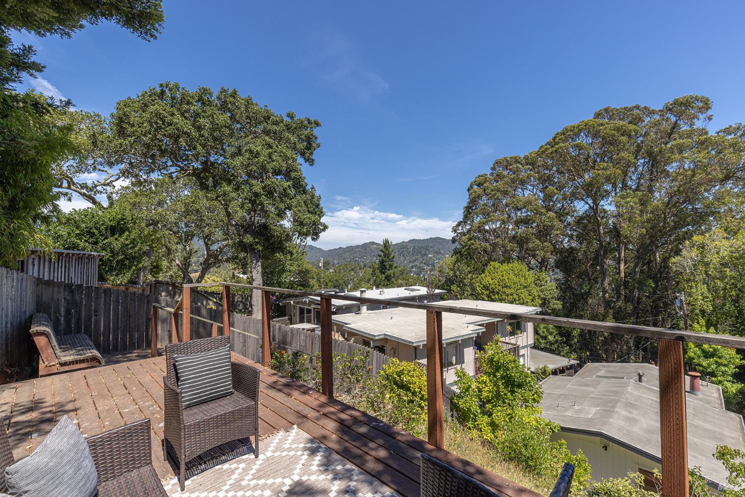 Detail Gallery Image 15 of 19 For 157 Homestead Blvd, Mill Valley,  CA 94941 - 2 Beds | 1 Baths