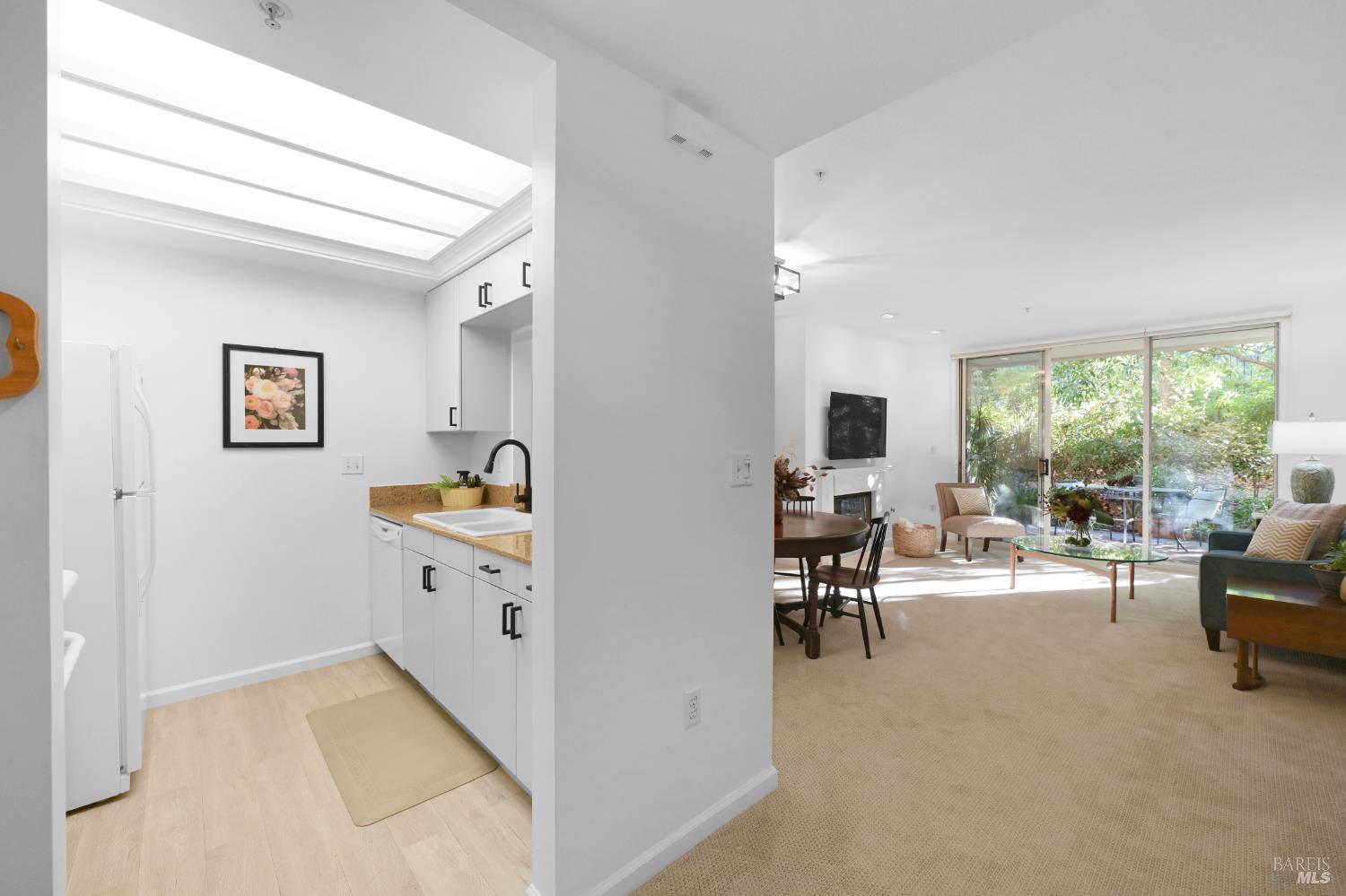 Detail Gallery Image 7 of 28 For 200 Deer Valley Rd 1c,  San Rafael,  CA 94903 - 1 Beds | 1/1 Baths