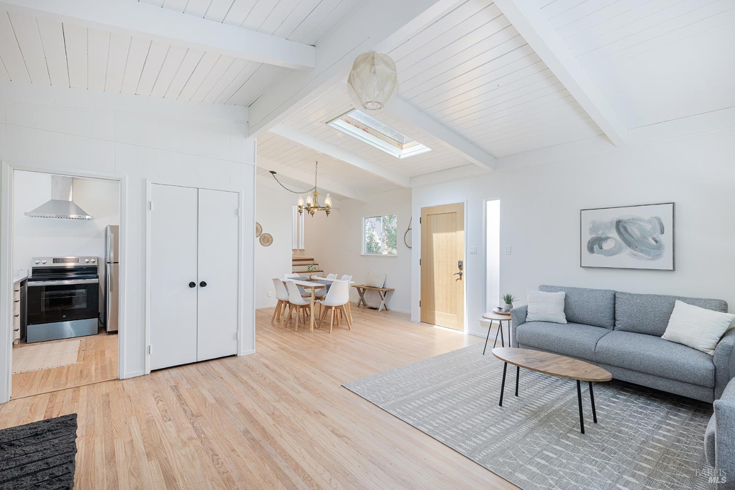 Detail Gallery Image 4 of 19 For 157 Homestead Blvd, Mill Valley,  CA 94941 - 2 Beds | 1 Baths