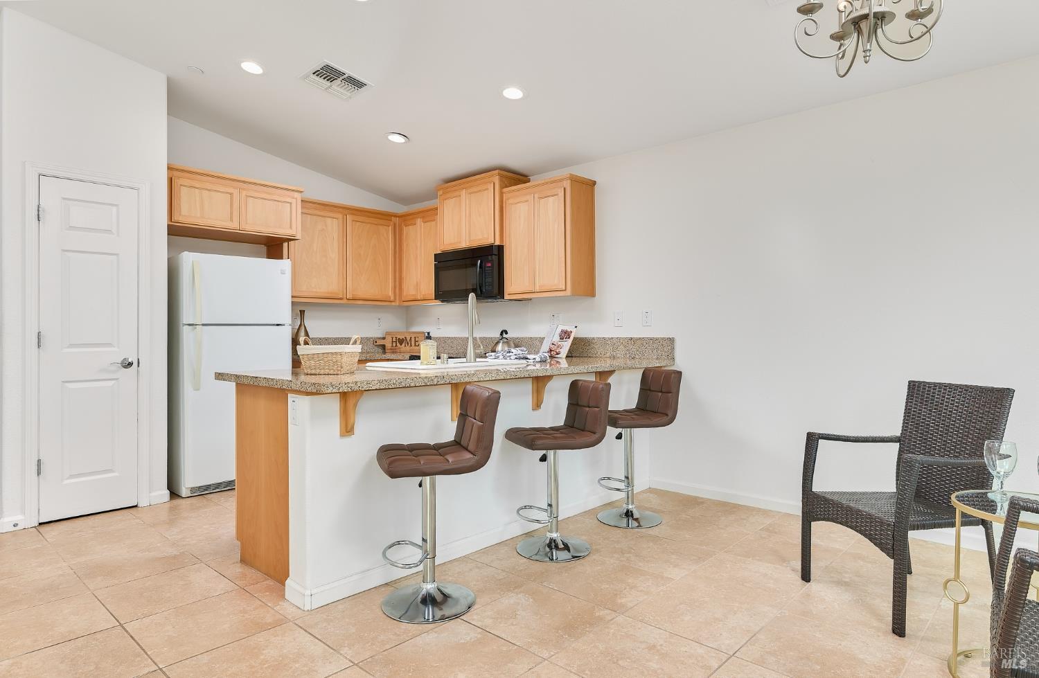 Detail Gallery Image 6 of 21 For 504 Silver Ridge Dr, Rio Vista,  CA 94571 - 2 Beds | 2 Baths