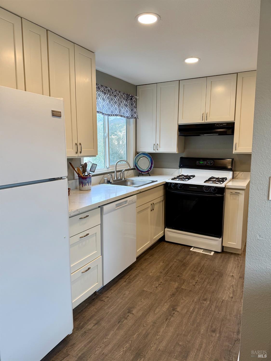 Detail Gallery Image 9 of 38 For 133 Calle Chapultepec Unkn, Vacaville,  CA 95687 - 2 Beds | 2 Baths