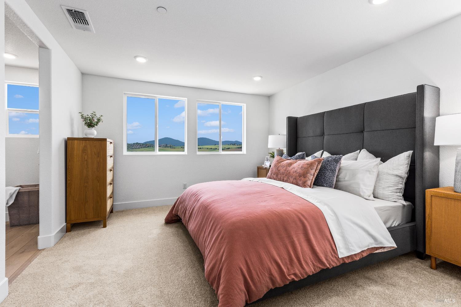 Detail Gallery Image 8 of 15 For 161 Ericson St, American Canyon,  CA 94503 - 4 Beds | 2/1 Baths