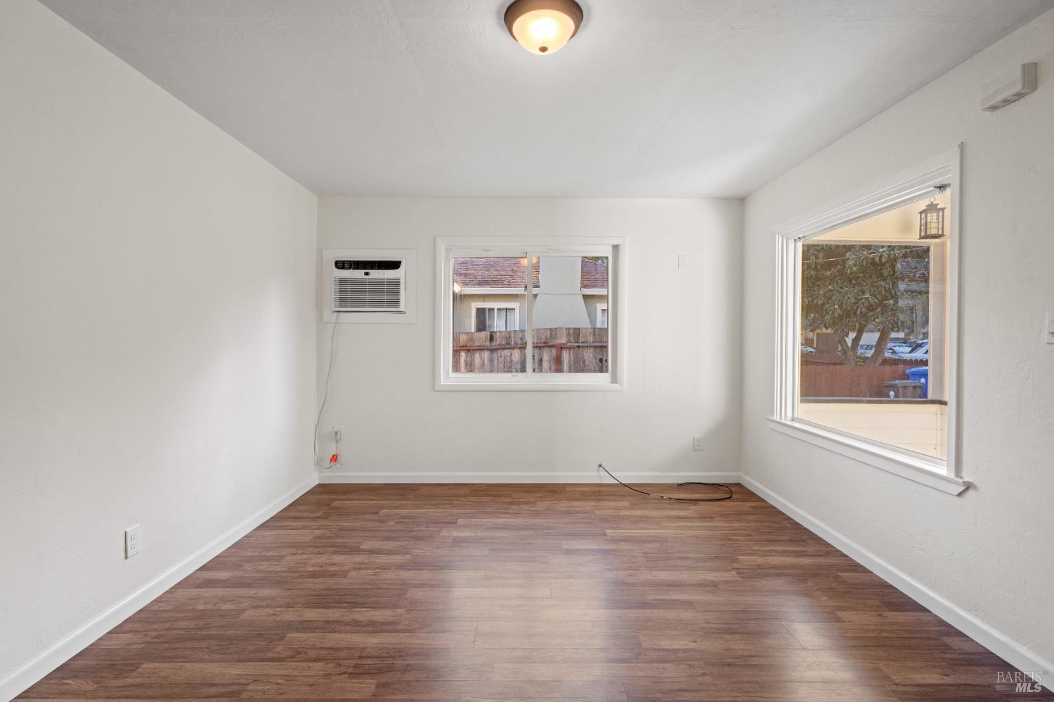 Detail Gallery Image 6 of 28 For 6 Lorraine St, Ukiah,  CA 95482 - 2 Beds | 1 Baths