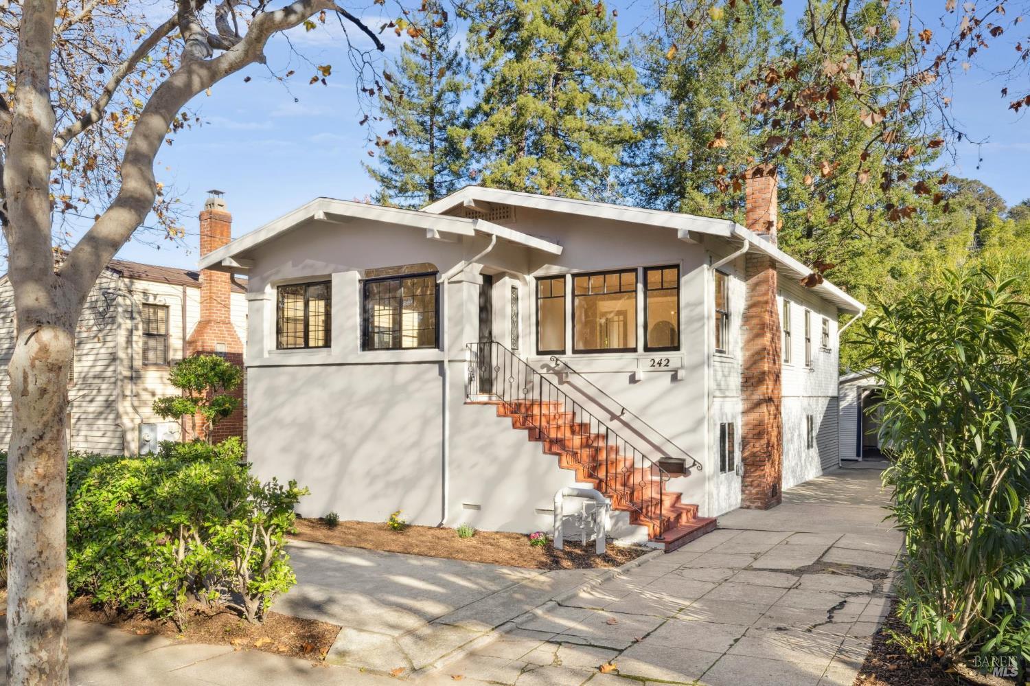 Detail Gallery Image 2 of 46 For 242 D St, San Rafael,  CA 94901 - 3 Beds | 2 Baths