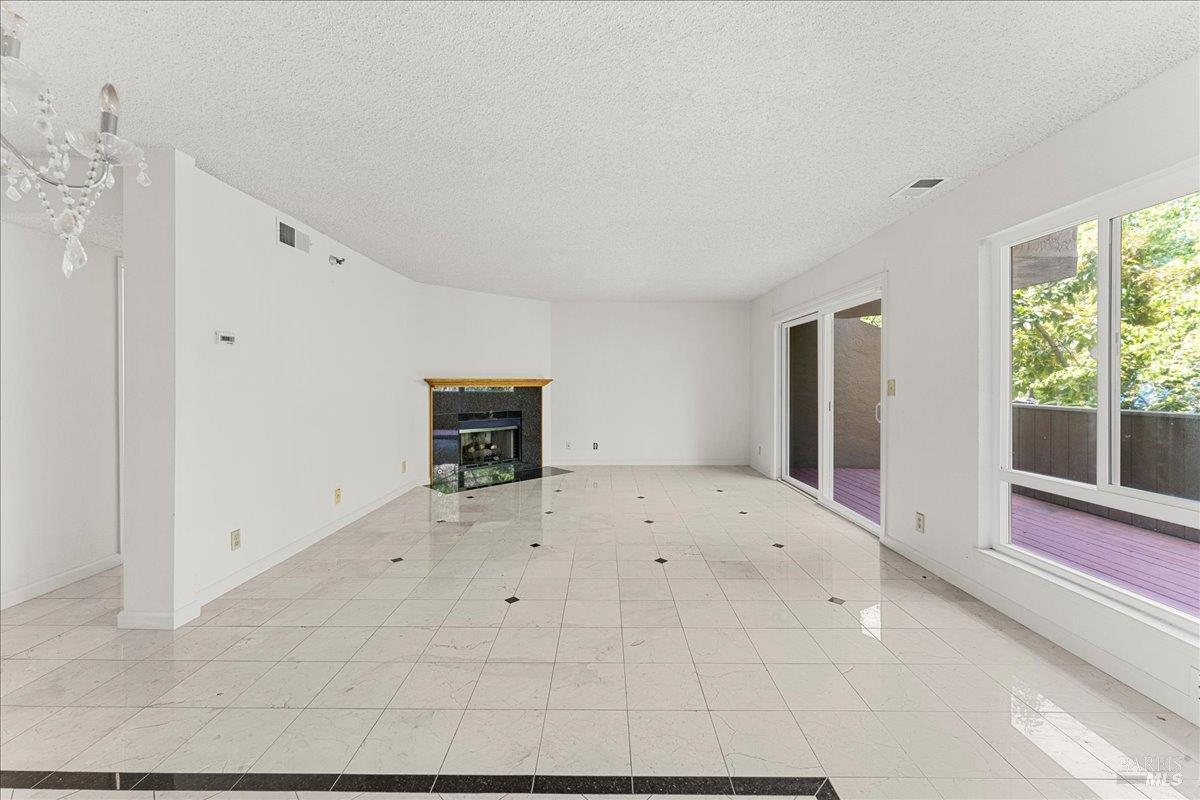 Detail Gallery Image 7 of 36 For 2121 Vale Rd #31,  San Pablo,  CA 94806 - 3 Beds | 3 Baths