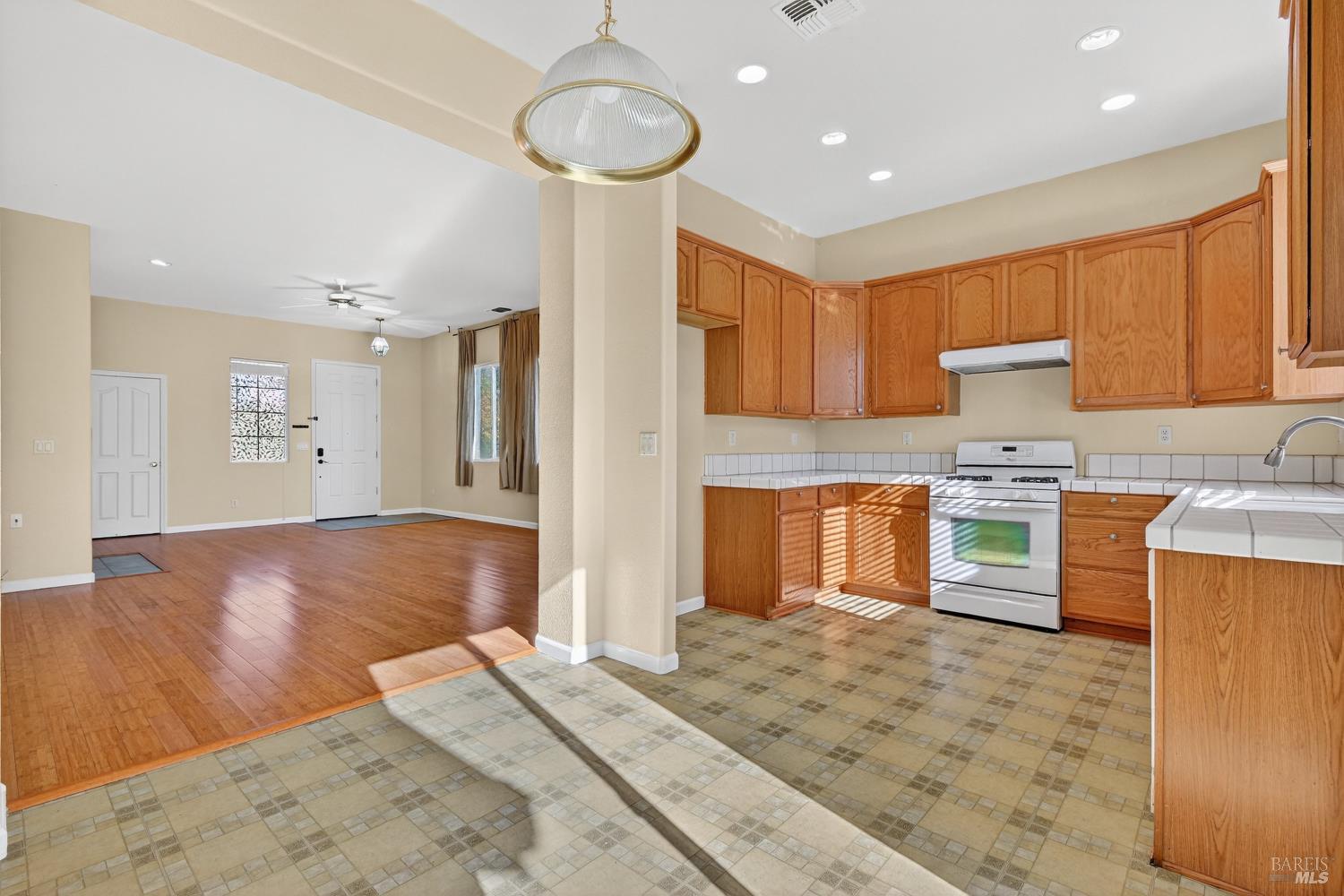 Detail Gallery Image 8 of 31 For 1771 Beale Cir, Suisun City,  CA 94585 - 3 Beds | 2 Baths