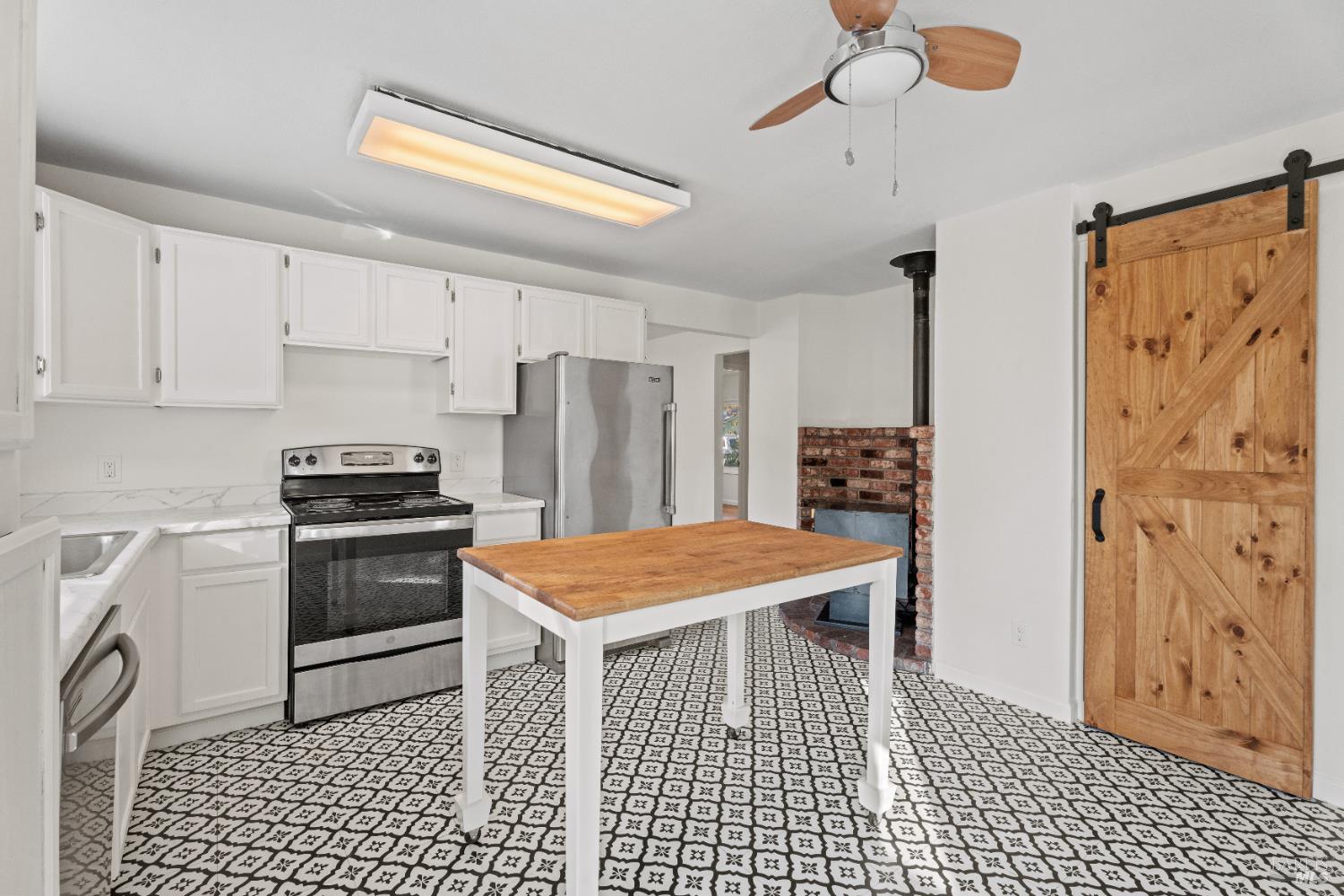 Detail Gallery Image 11 of 28 For 6 Lorraine St, Ukiah,  CA 95482 - 2 Beds | 1 Baths