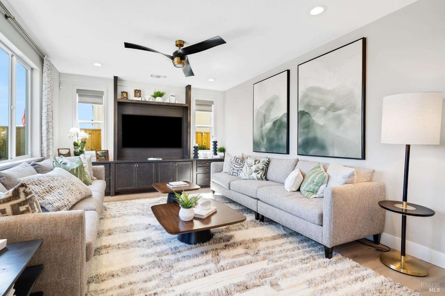 Detail Gallery Image 5 of 39 For 521 Eagle Cir, Oakley,  CA 94561 - 4 Beds | 3 Baths