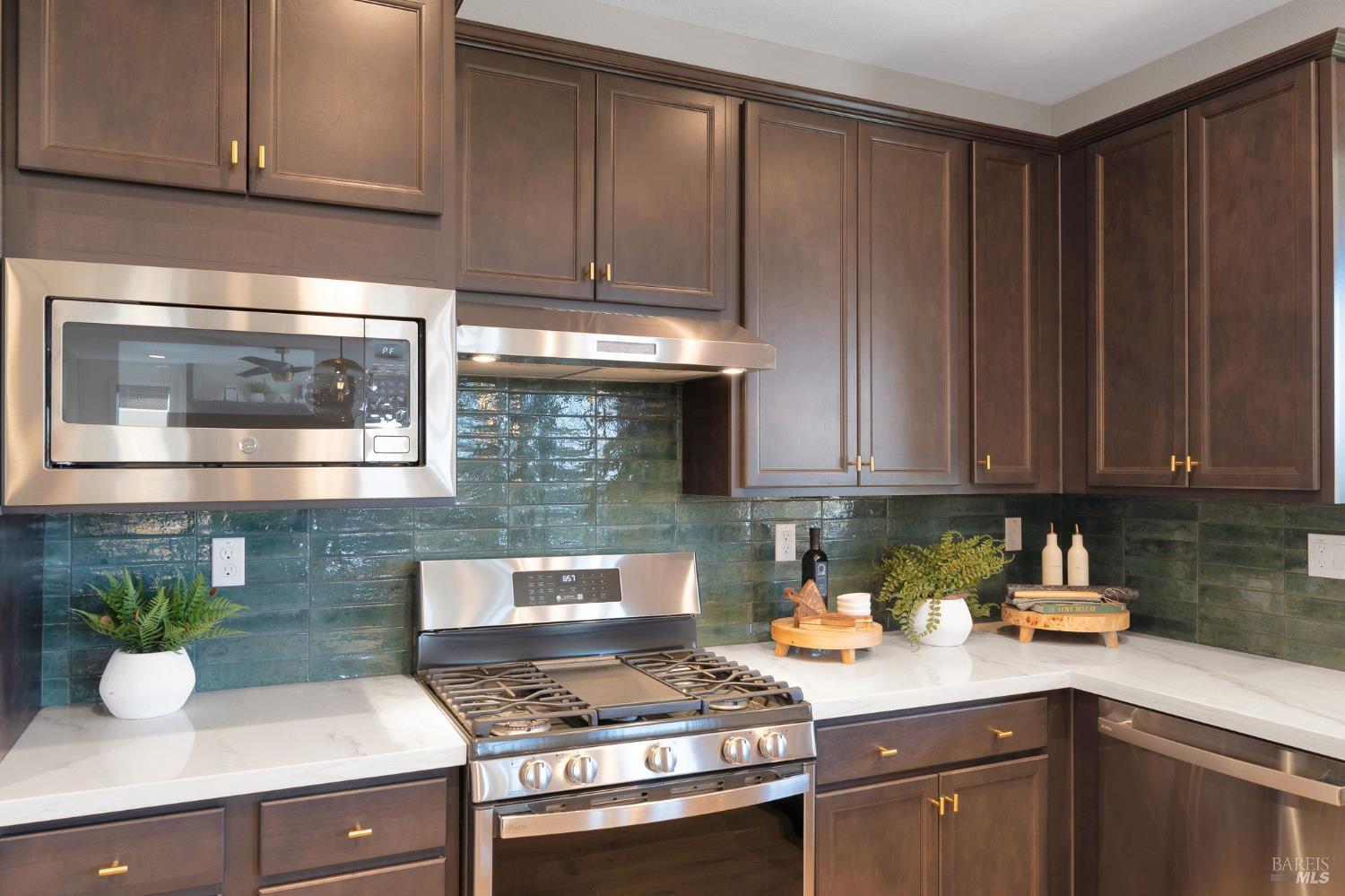 Detail Gallery Image 11 of 39 For 521 Eagle Cir, Oakley,  CA 94561 - 4 Beds | 3 Baths