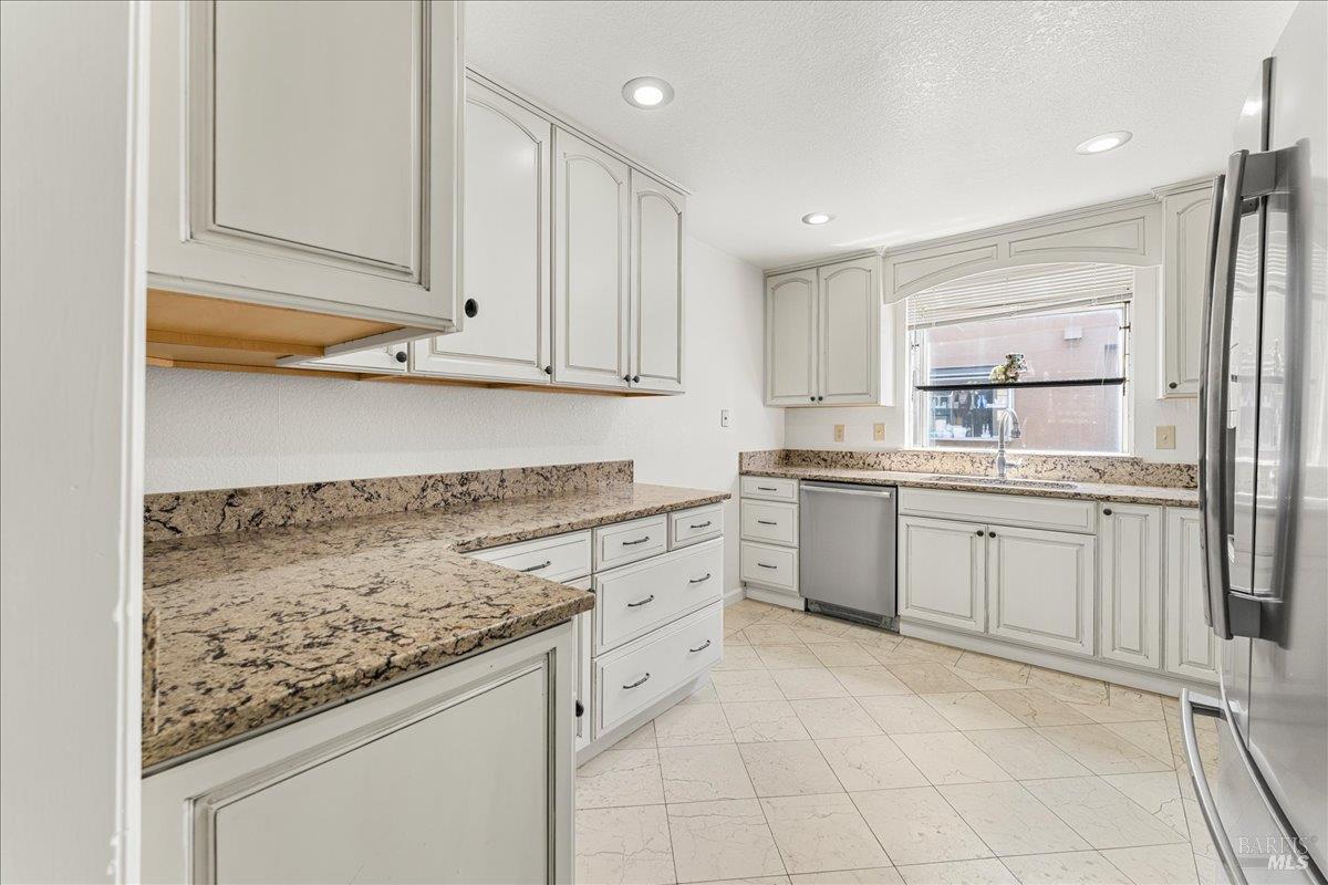 Detail Gallery Image 10 of 36 For 2121 Vale Rd #31,  San Pablo,  CA 94806 - 3 Beds | 3 Baths